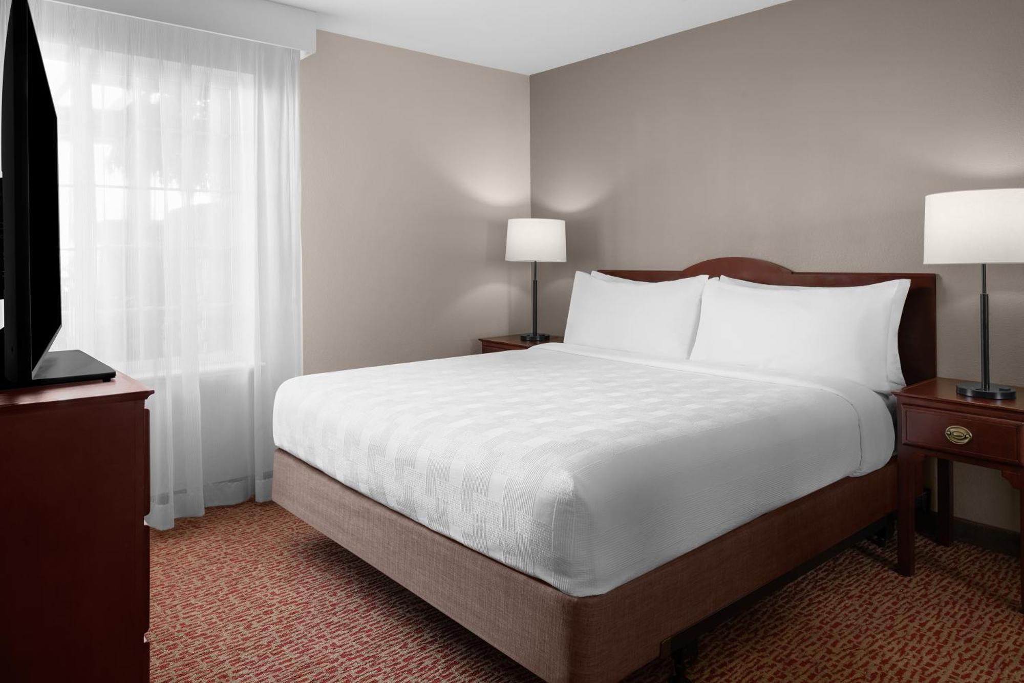 Larkspur Landing Extended 3*
